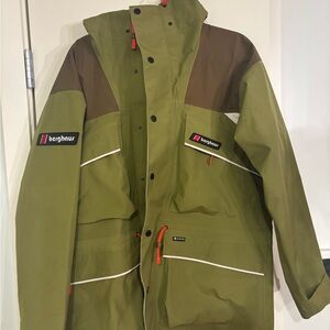 Berghaus Men's Trango waterproof raincoat gore Tex size L